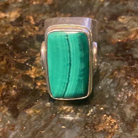 Large malachite Ring🌺sterling